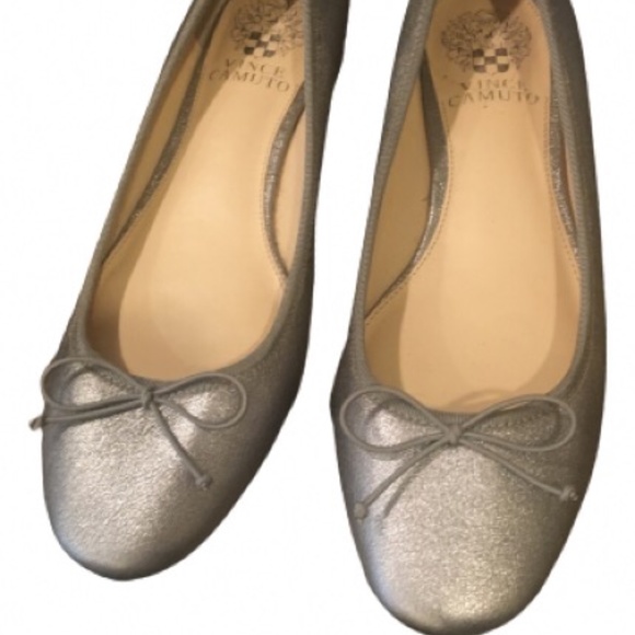 Vince Camuto metallic Silver Designer Flats size 7 - Picture 1 of 2